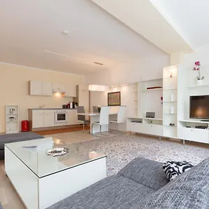 Christian Oper - Contactless Check In Apartament
